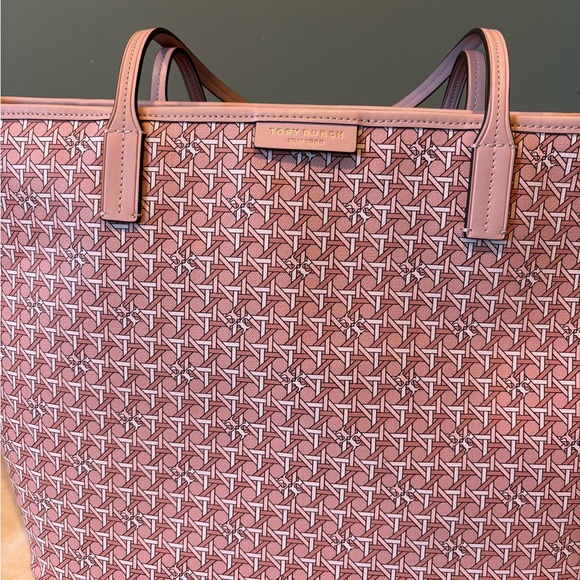 Brand New Tory Burch Ever Ready Monogram Tote - Picture 6 of 7